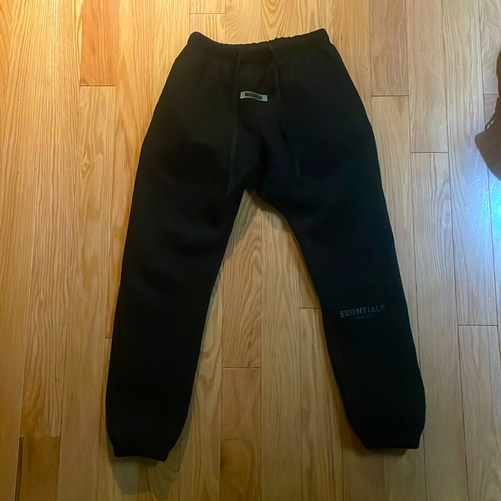 Men’s essentials pants black, Size Medium. Authentic